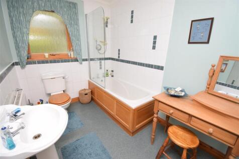 BATHROOM.JPG