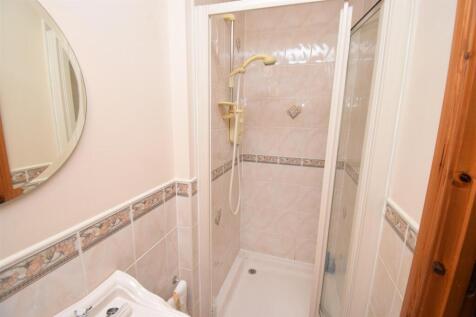 EN-SUITE SHOWER ROOM (2).JPG
