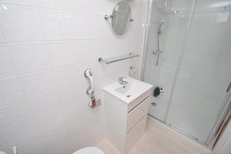 BEDROOM ONE EN-SUITE SHOWER ROOM..jpg