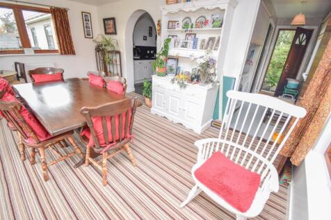 DINING ROOM (2)-2.jpg