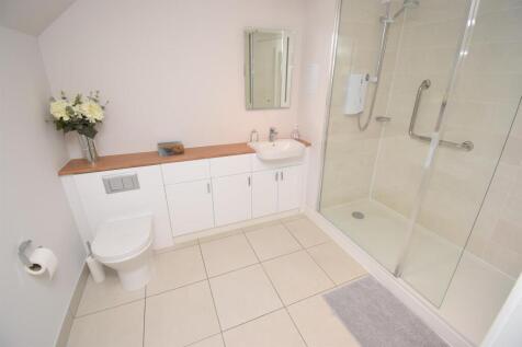 GUEST SUITE SHOWER ROOM.jpg