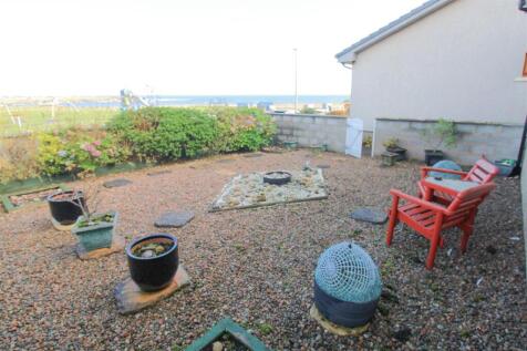 FRONT GARDEN.jpg