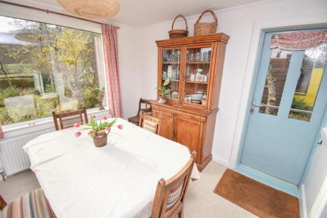 DINING ROOM (2)-2.jpg