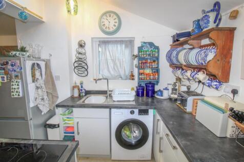 KITCHEN AREA (4).jpg