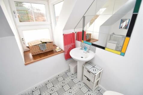 SHOWER ROOM.JPG