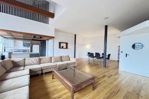 Kitchen/Living/Dinin