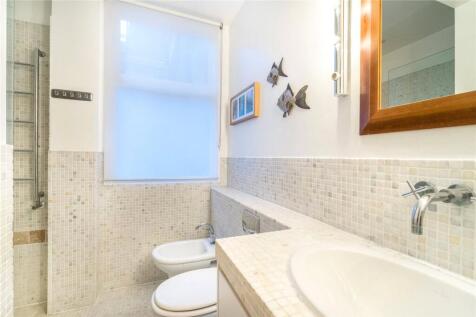 Bathroom 02