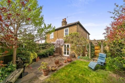 Garden to house
