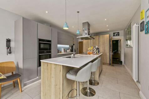 Kitchen / Dining Area