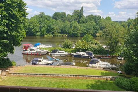 River Thames View From Private Balcony