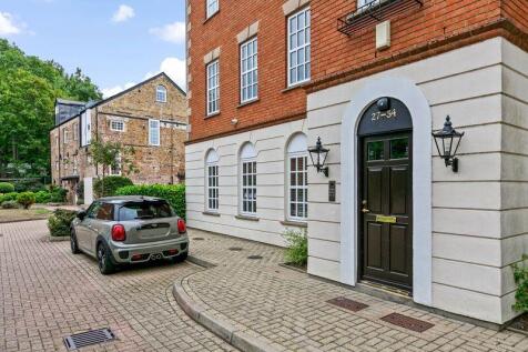 Ann Boleyn House, Queens Reach, East ...