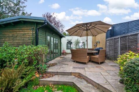 Summer House &amp; Patio