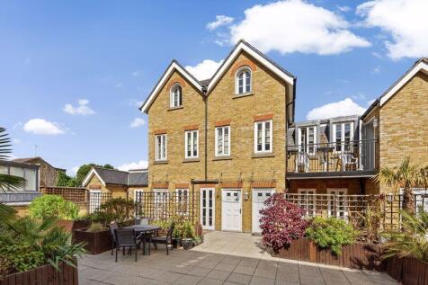 Hampton Court Mews, East Molesey