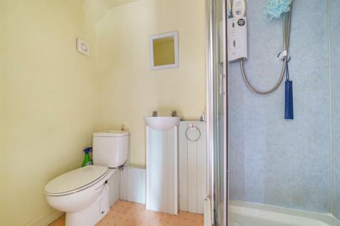 GUEST CLOAKROOM