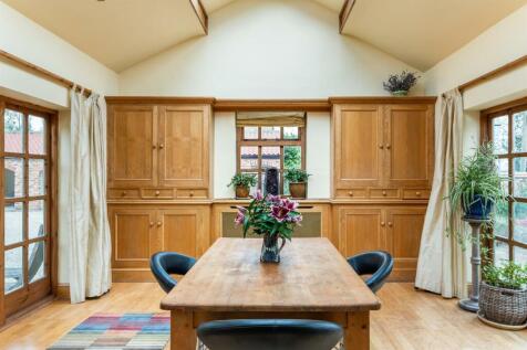 DINING/SUN ROOM