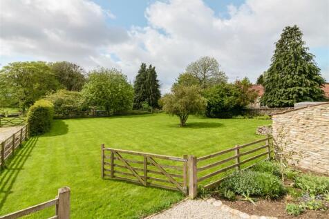 ENCLOSED PADDOCK