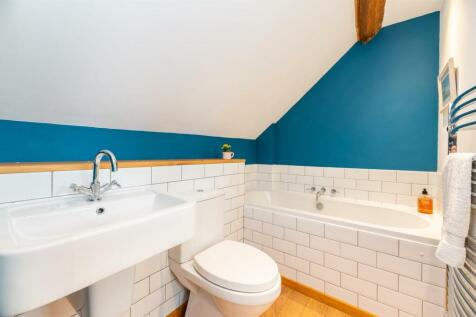 MASTER EN-SUITE