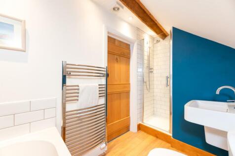MASTER EN-SUITE