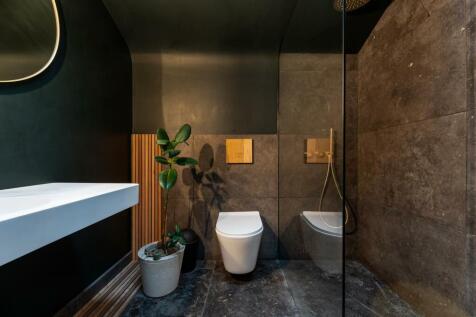 MASTER ENSUITE