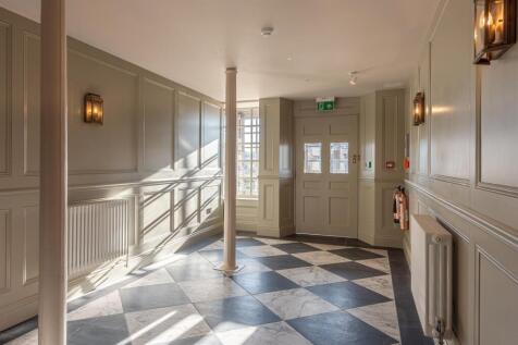 COMMUNAL ENTRANCE HALL