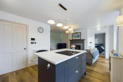 KITCHEN/LIVING/DINER