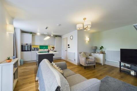 KITCHEN/LIVING/DINER