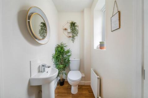 GUEST CLOAKROOM
