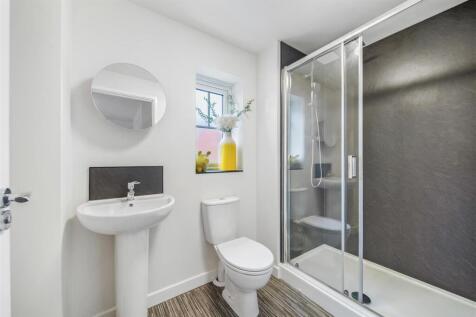 MASTER EN-SUITE