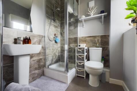BEDROOM EN-SUITE