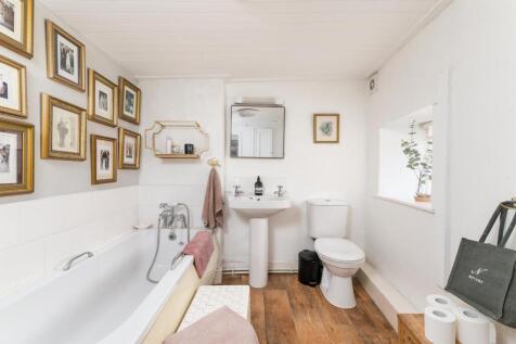 HOUSE BATHROOM