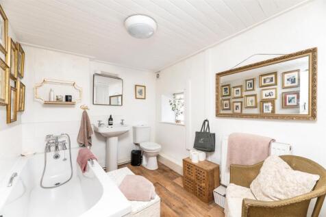 HOUSE BATHROOM