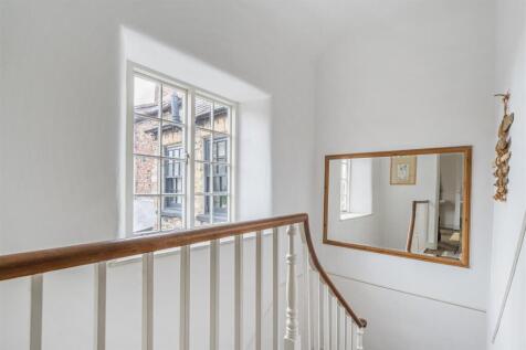 FIRST FLOOR LANDING