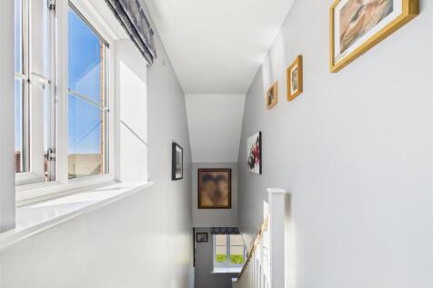 UPPER LANDING