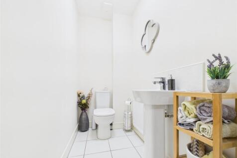 GUEST CLOAKROOM