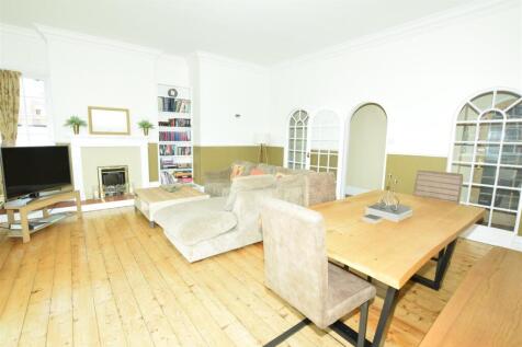 Lounge / Dining Room