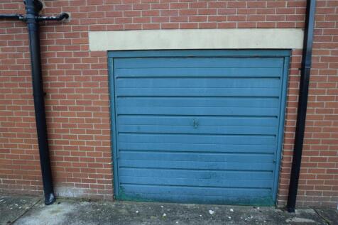 TANDEM GARAGE