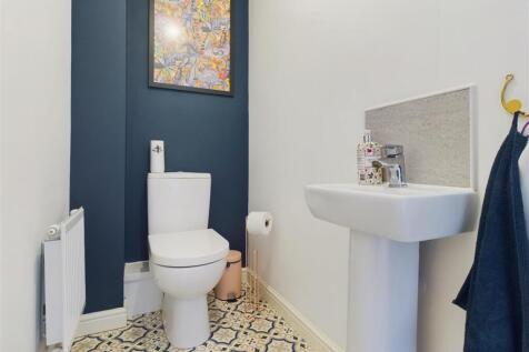 GUEST CLOAKROOM