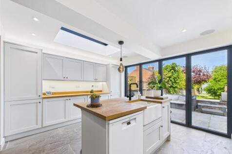 KITCHEN/BREAKFAST ROOM