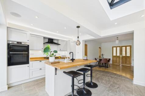 KITCHEN/BREAKFAST ROOM