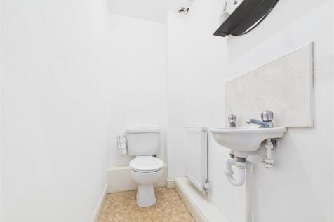 GUEST CLOAKROOM
