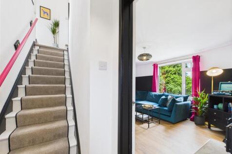 SIDE ENTRANCE HALLWAY