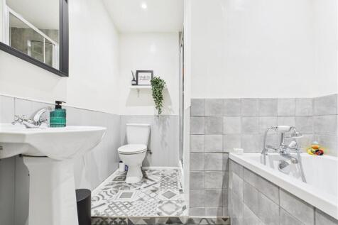 FOUR PIECE BATHROOM SUITE