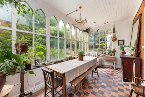 GARDEN ROOM