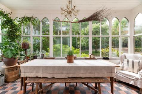 GARDEN ROOM