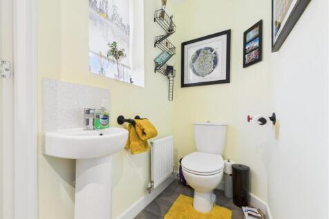 GUEST CLOAKROOM