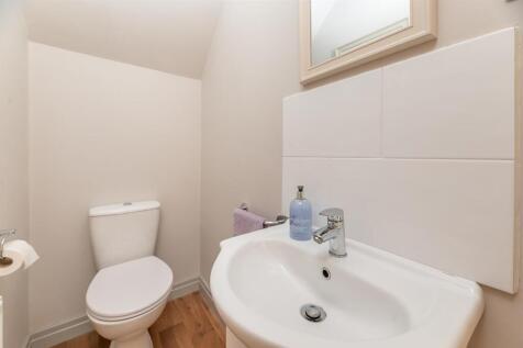 GUEST CLOAKROOM