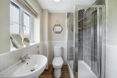 MASTER EN-SUITE