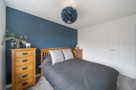 MASTER EN-SUITE