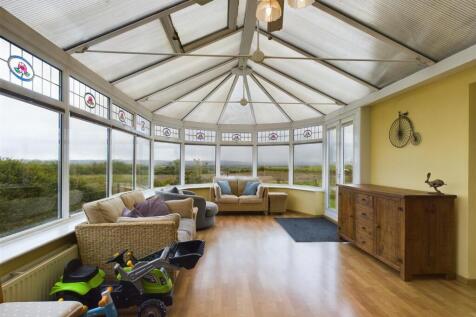 DINING ROOM/CONSERVORY