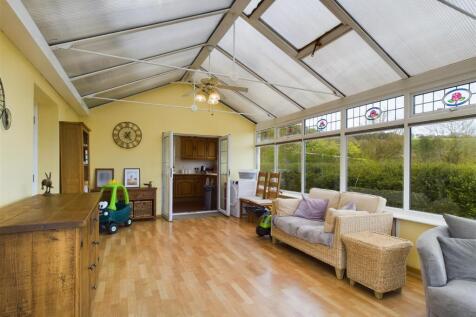 DINING ROOM/CONSERVORY
